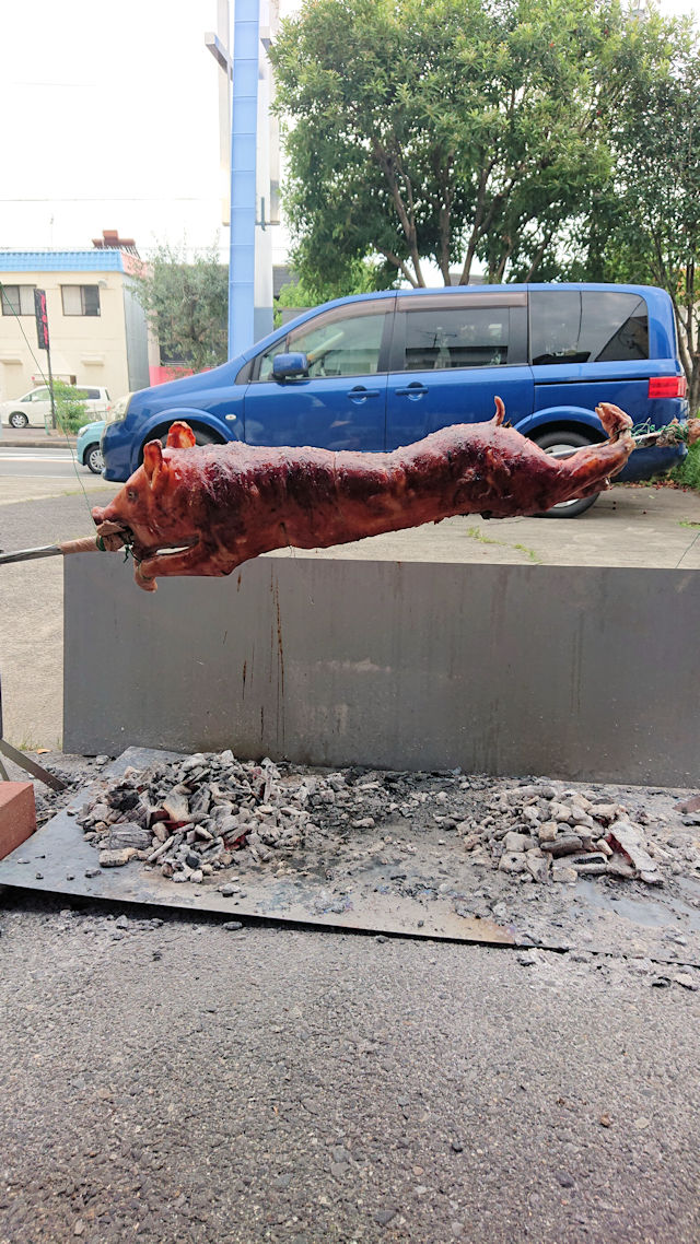 霊名の祝日　豚の丸焼き