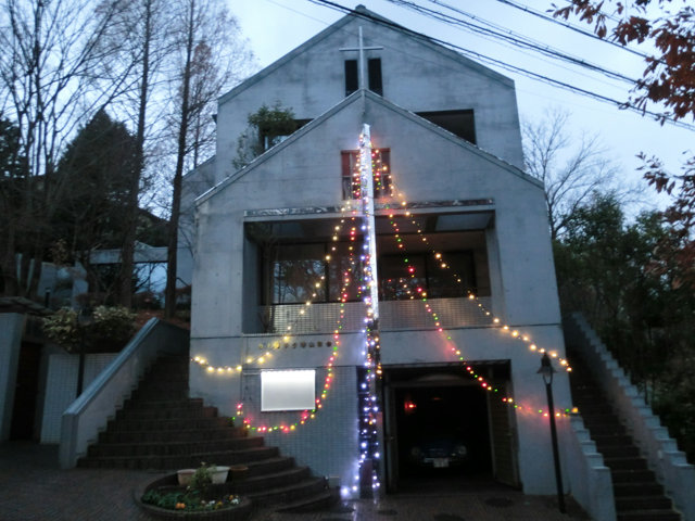 守山教会正面　クリスマスの電飾